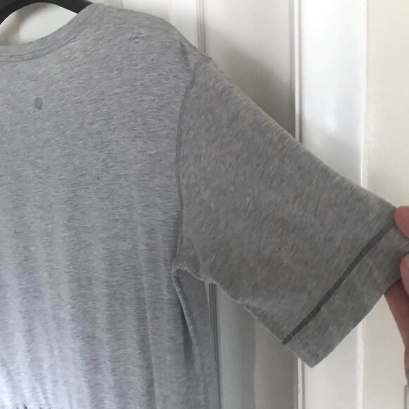Cute Lululemon Peplum Tee Top Blouse in Heathered Gray Micro Stripe - Picture 9 of 9